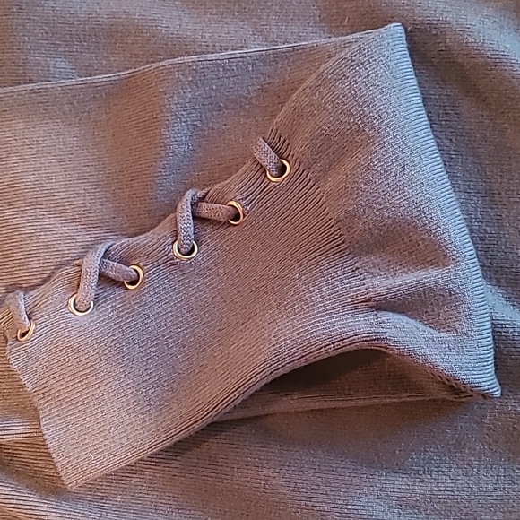 Lace cuff sweater - Picture 2 of 4